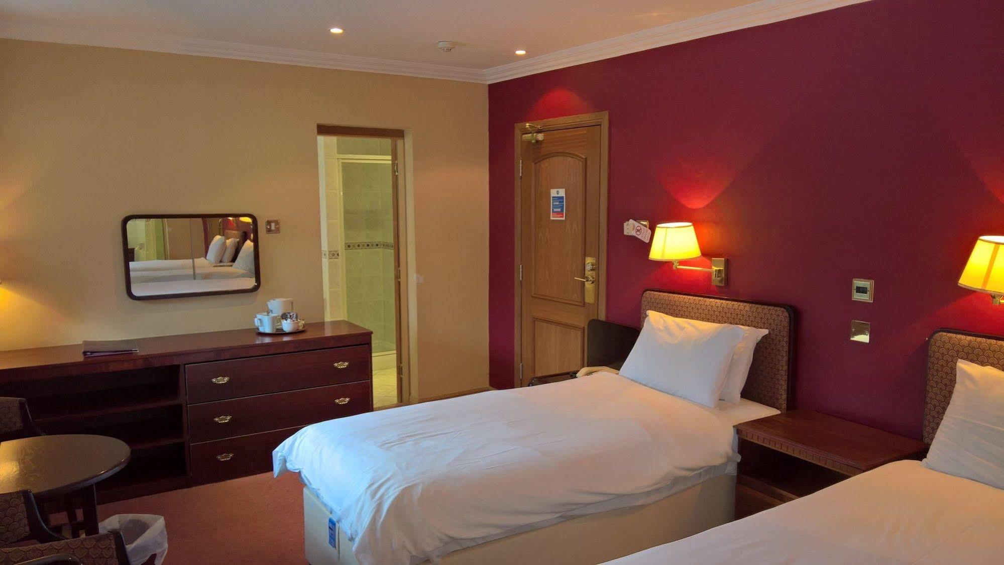 Dean Park Hotel Kirkcaldy Exterior foto